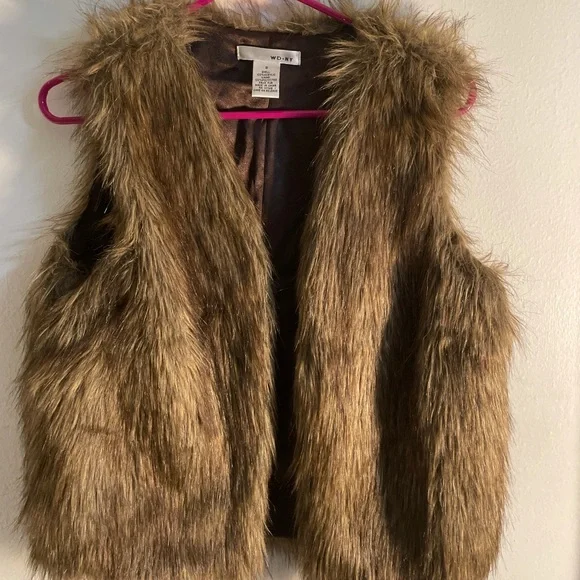 NWOT WD-NY Faux Fur Vest Size Small Make An Offer - Picture 2 of 8
